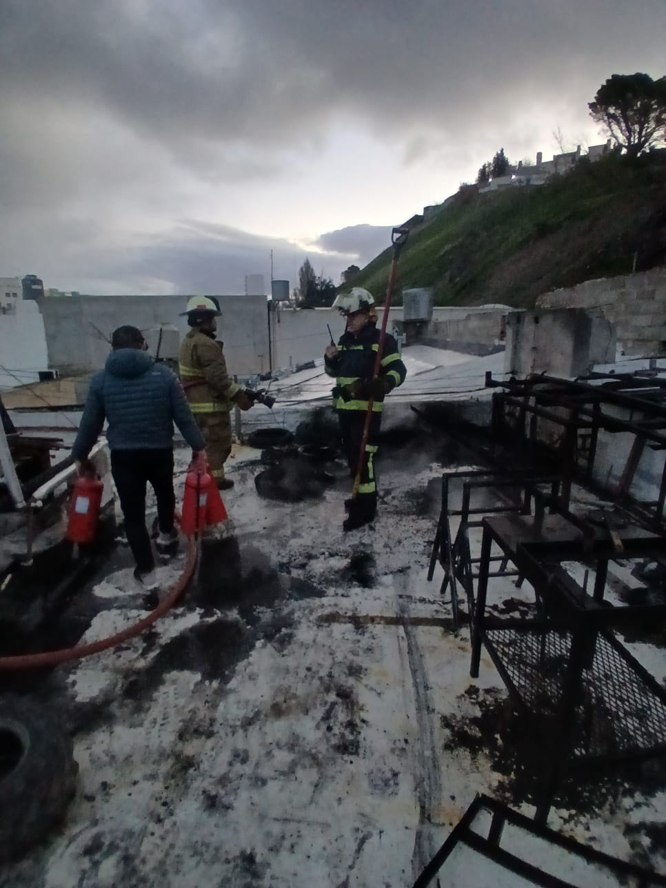 PRINCIPIO DE INCENDIO EN EL TECHO DE UNA CONCESIONARIA DE COMODORO RIVADAVIA