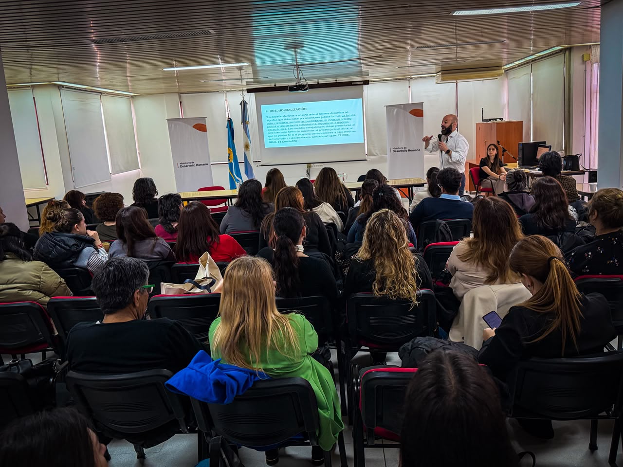CAPACITAN A MÁS DE 120 AGENTES PROVINCIALES ANTE LA IMPLEMENTACIÓN DEL NUEVO RÉGIMEN PENAL JUVENIL
