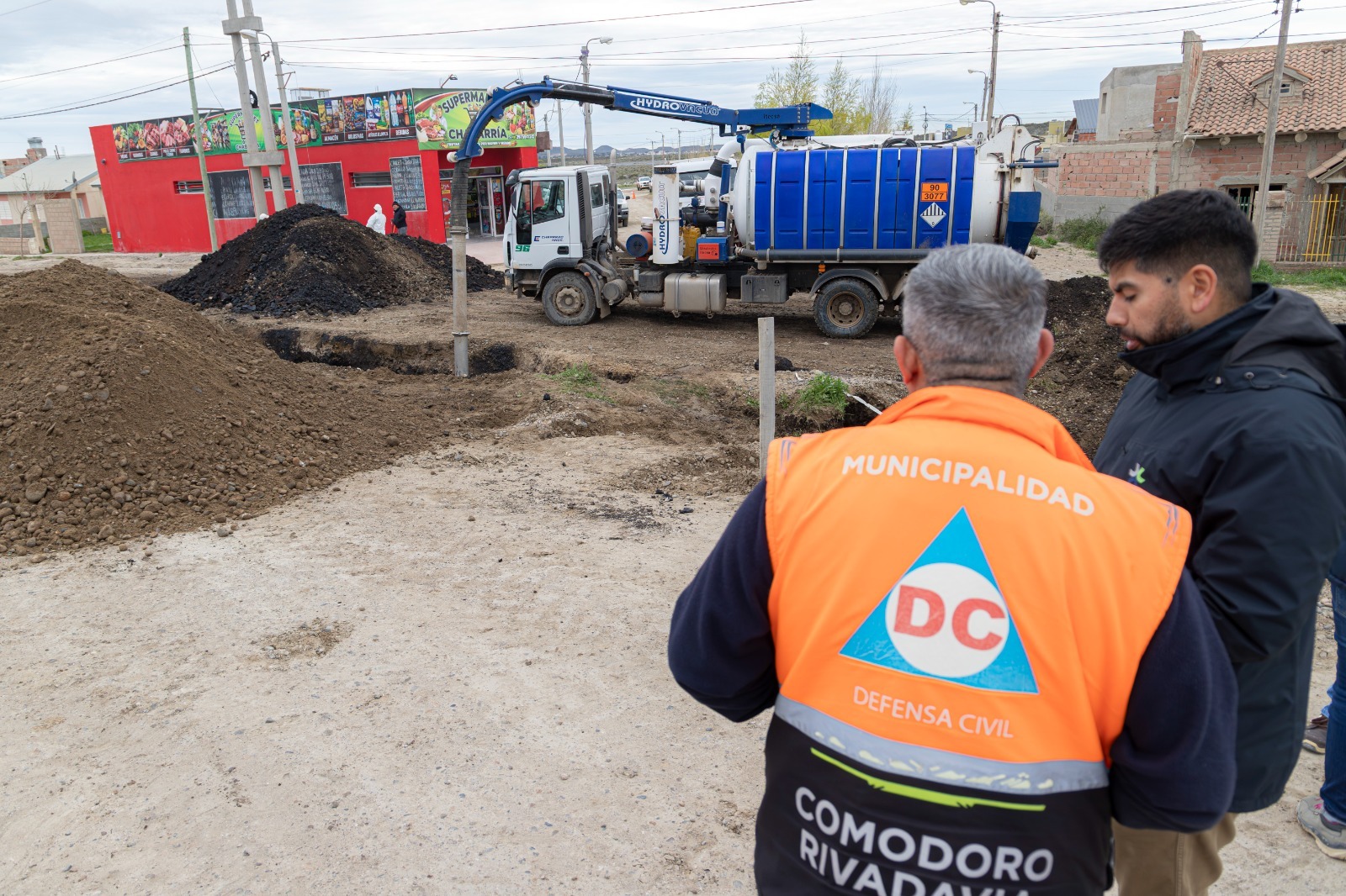 UN DERRAME DE PETRÓLEO AFECTÓ LA COLECTORA DE LA RUTA 3 EN KM. 14 Y EXIGEN INFORMES A LA OPERADORA CAPSA